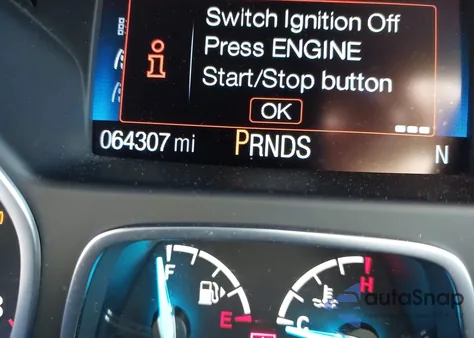 2017 Ford Escape Titanium z USA, uszkodzony, nr VIN 1FMCU9J93HUD64447